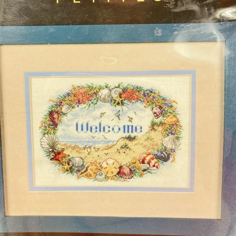 Vintage Dimensions Gold Collection Shell Wreath Welcome Cross Stitch Kit  6756